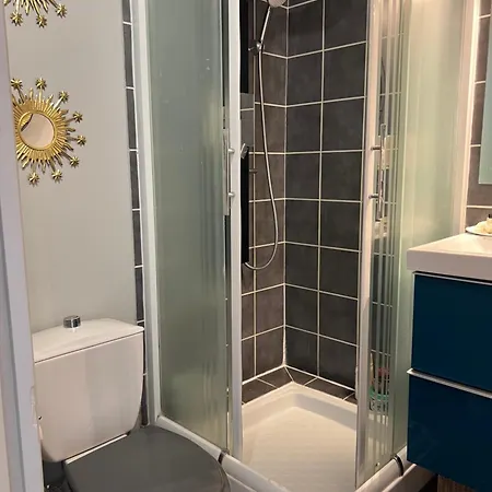 Pres Des Champs Elysees * باريس